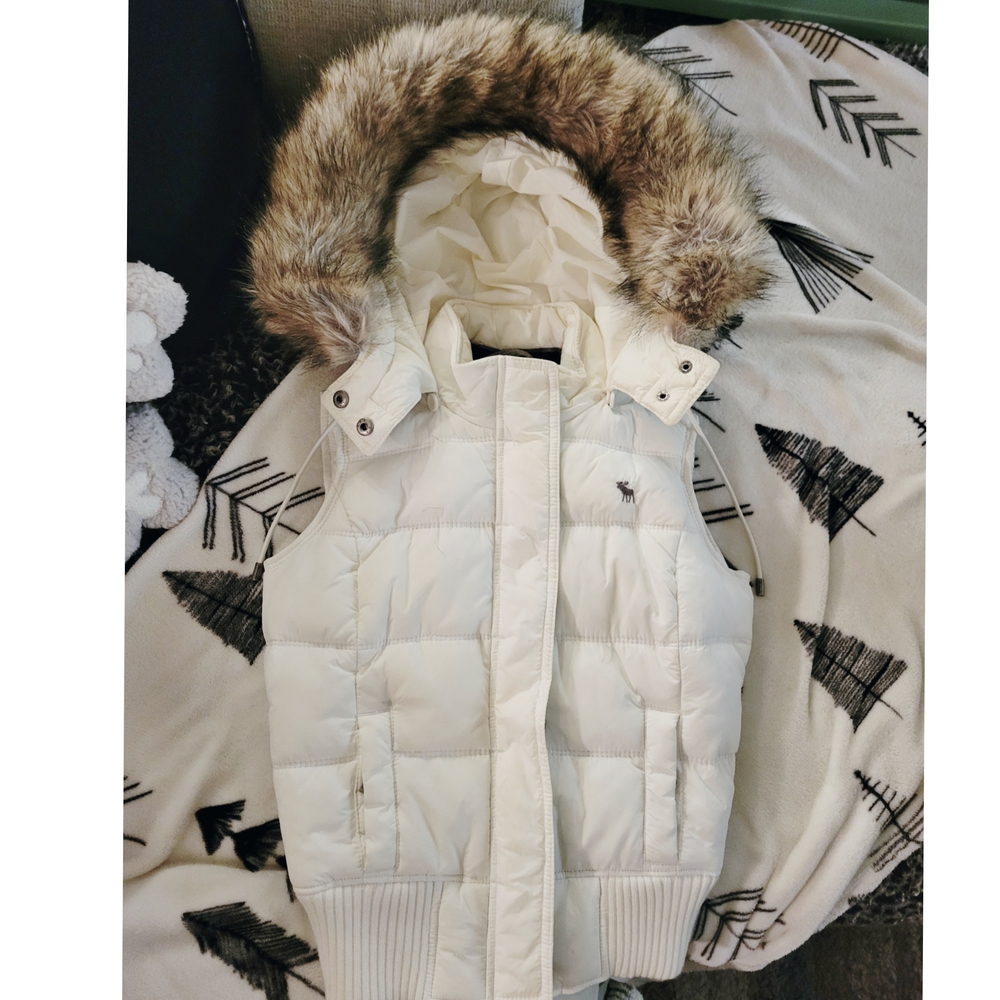 2000s/Y2K Vintage Abercrombie & Fitch Off-White Vest with Faux Fur Trim Size S